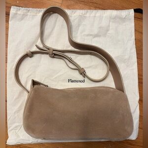 Flattered Tuna Bag - Sand Suede